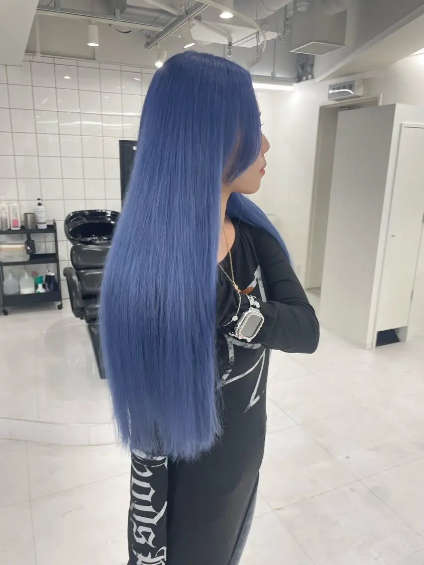 ロング カラー ヘアアレンジ ブリーチ ブルーカラー ロング ヘアカラー トリートメント 🎗秋山勇/ GEAR.代表のヘアスタイル