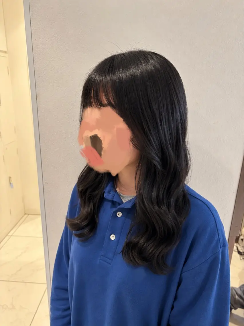 セミロング カット ヘアカラー ハイトーンカラー🤍 やない せいらのヘアスタイル