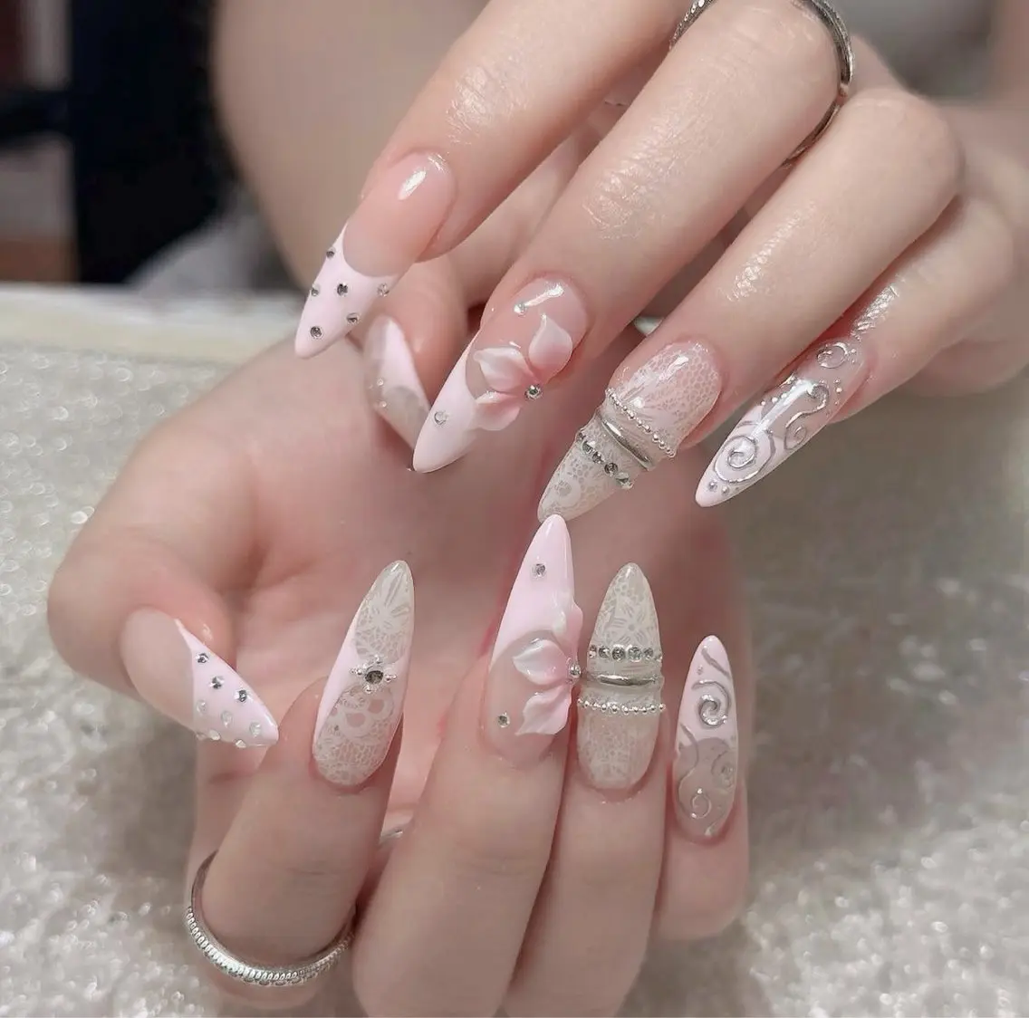 ネイル アートネイル ボルドー フレンチネイル ジェルネイル 氷ネイル・うるうるネイル ハンドネイル Julie Nail Rinのネイルデザイン