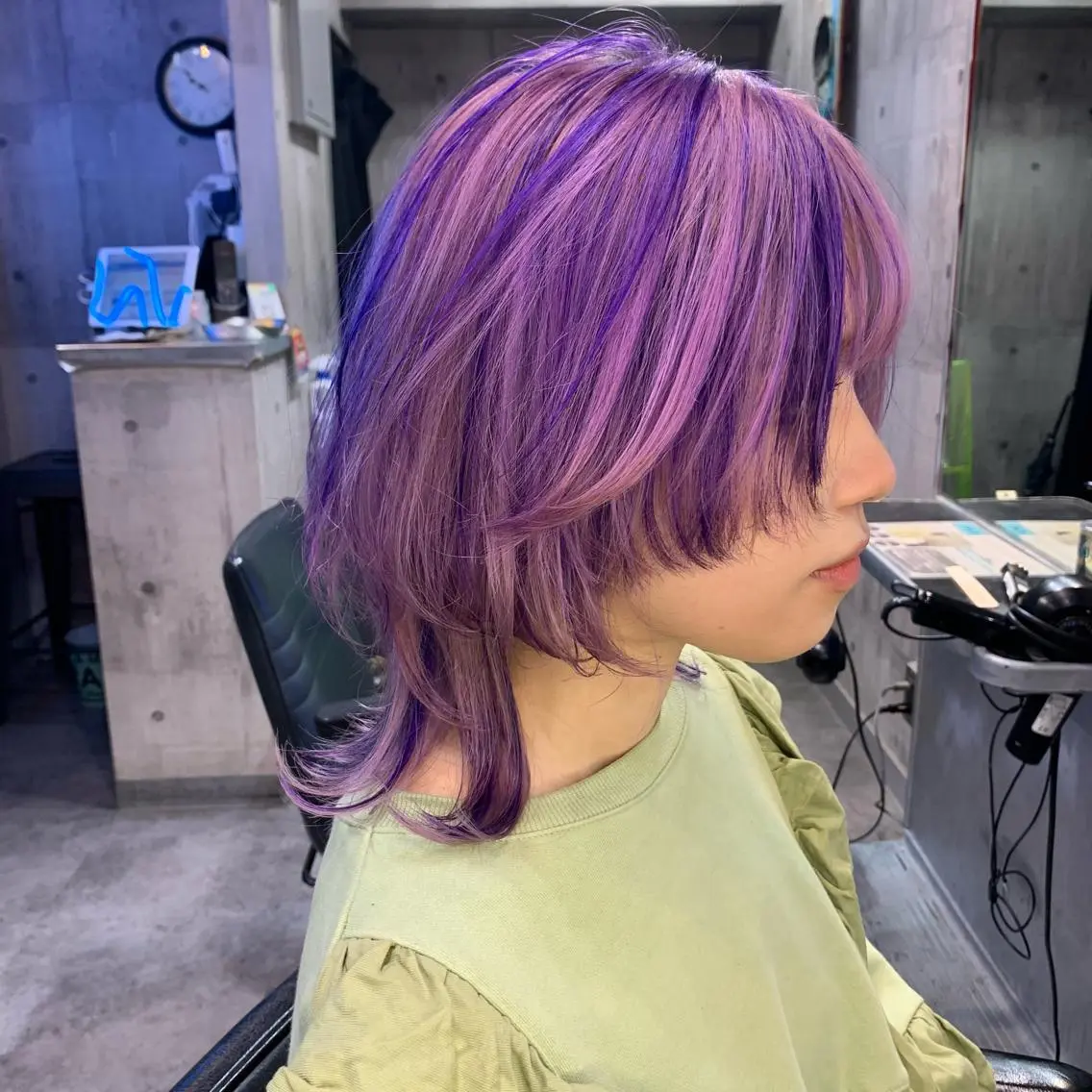 ミディアム カラー ハイライトカラー ハイライト ウルフカット ホワイト&レイヤーカ ットエクステ長畠俊輔のヘアスタイル