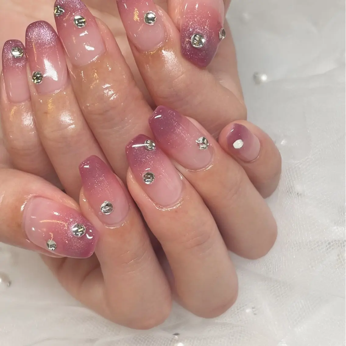ネイル キラキラネイル ピンク シンプルネイル ストーンネイル ハンドネイル Tsukahara 🌷仙台PARCOのネイルデザイン