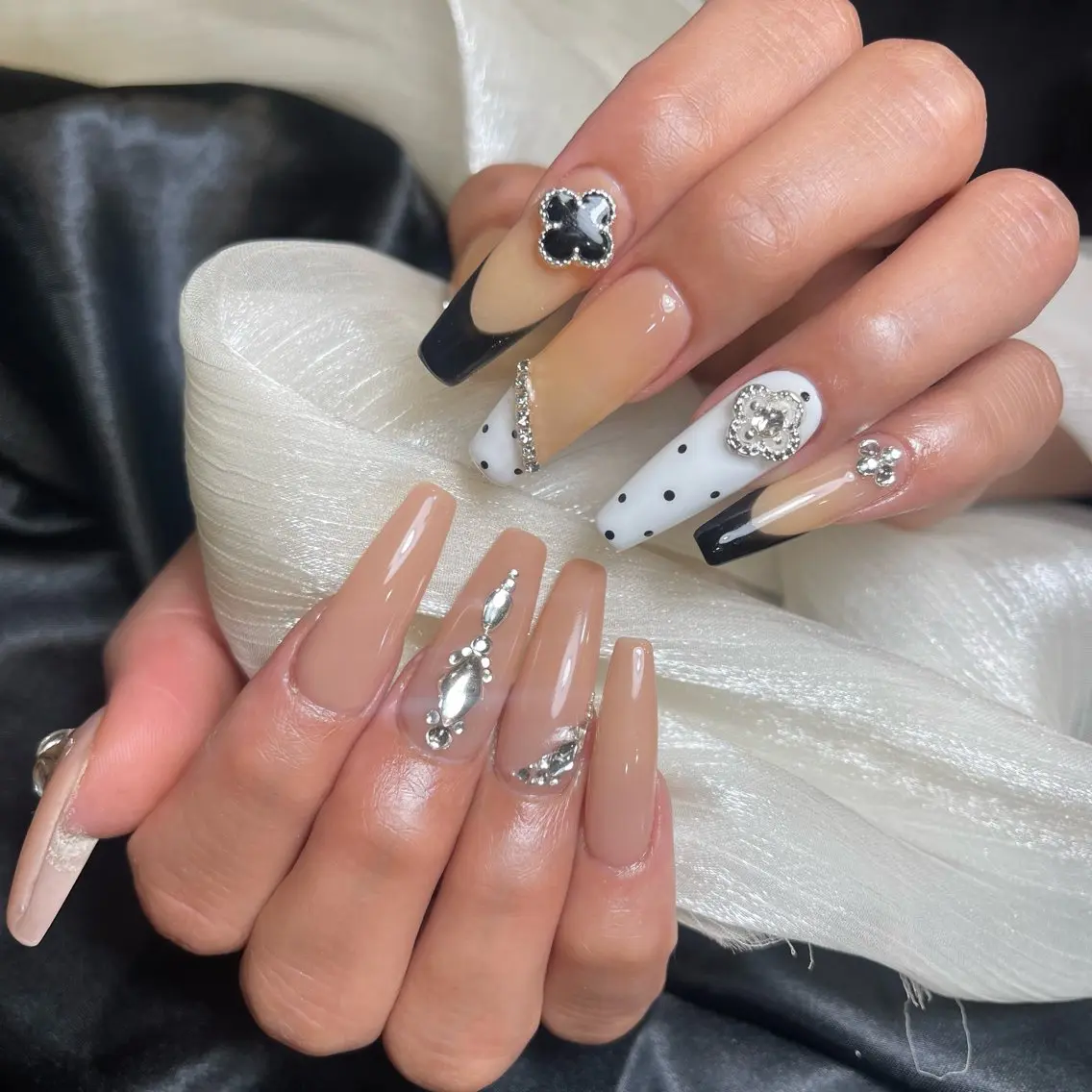 ミディアム 韓国風ヘア ハンドネイル Chiin Nailのネイルデザイン