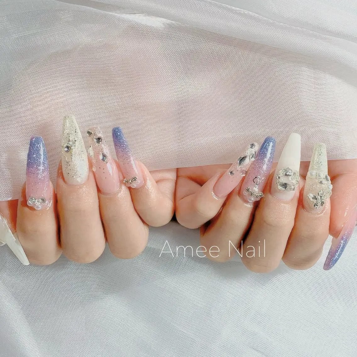 ネイル オーロラネイル クリアネイル フラッシュネイル ジェルネイル グラデーション ハンドネイル Amee Nail Salonのネイルデザイン