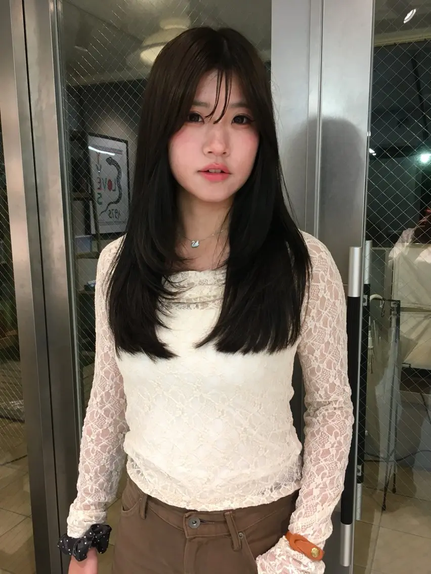 セミロング ヘアカラー MIYU ／モデル募集中のヘアスタイル