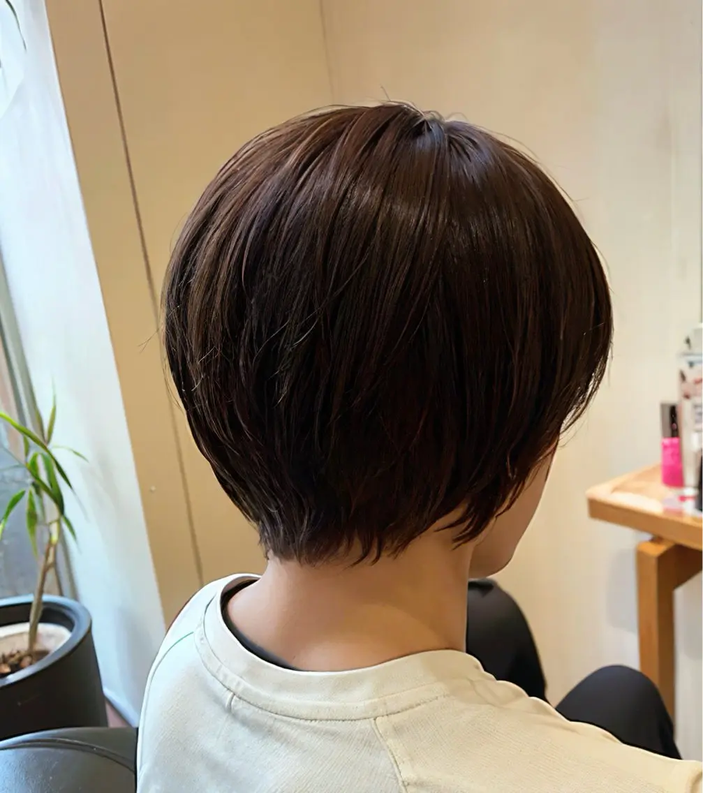 ショート カラー イヤリングカラー イルミナカラー ボブ ショートヘア 縮毛矯正 秋山知穂🧸縮毛矯正 ショート新越谷南越谷のヘアスタイル