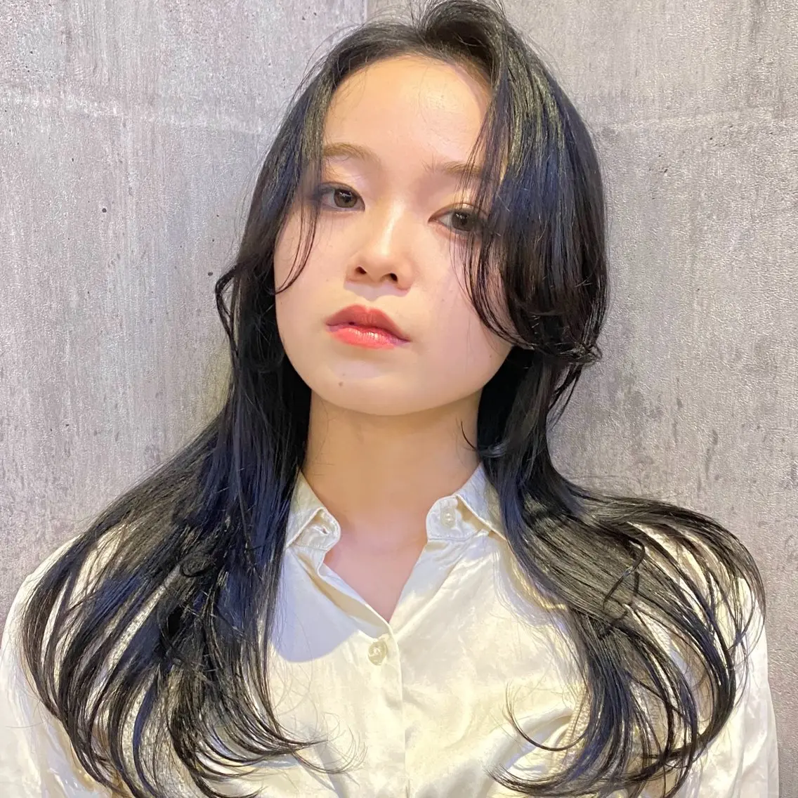 韓国系レイヤーカット＋ダメージレスカラー＋艶トリートメントの写真