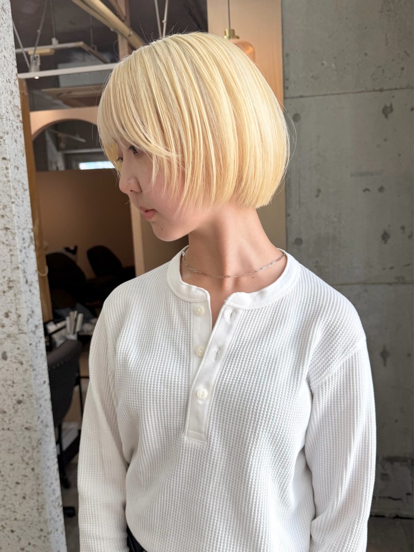 ショート カラー 抜きっぱなしブロンド ブロンド ボブ ヘアカラー SHOTO ハイトー ン/ブロンドカラーのヘアスタイル