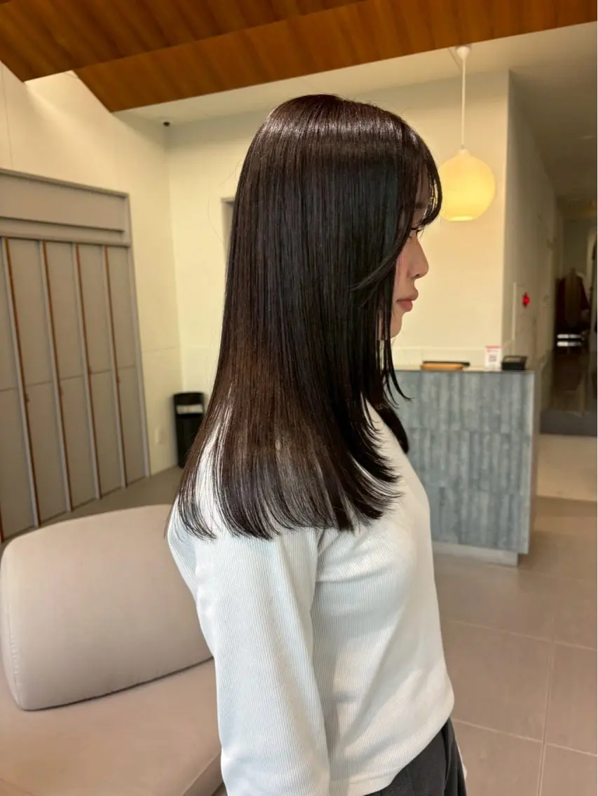 セミロング カラー 透明感カラー ヘアカラー いろは🧤 カラーモデル/栄のヘアスタイル