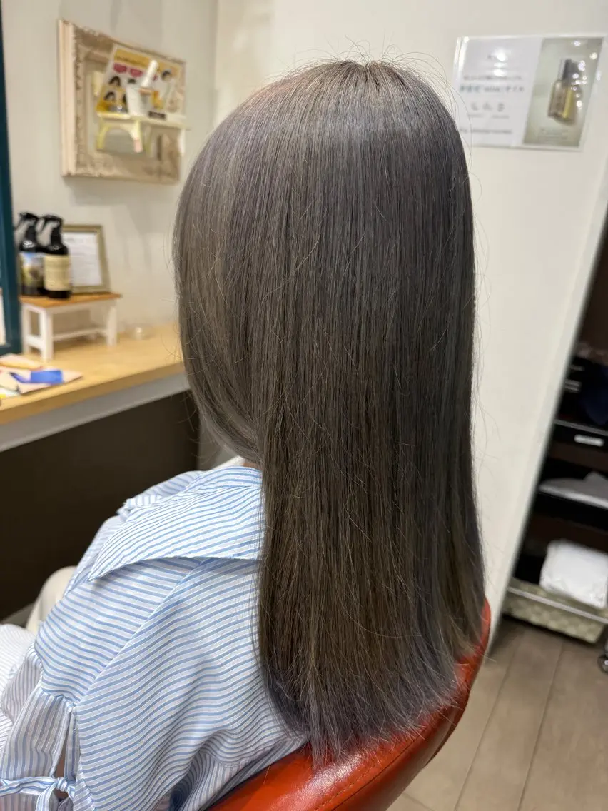 ロング カラー 大塚 しおりのヘアスタイル