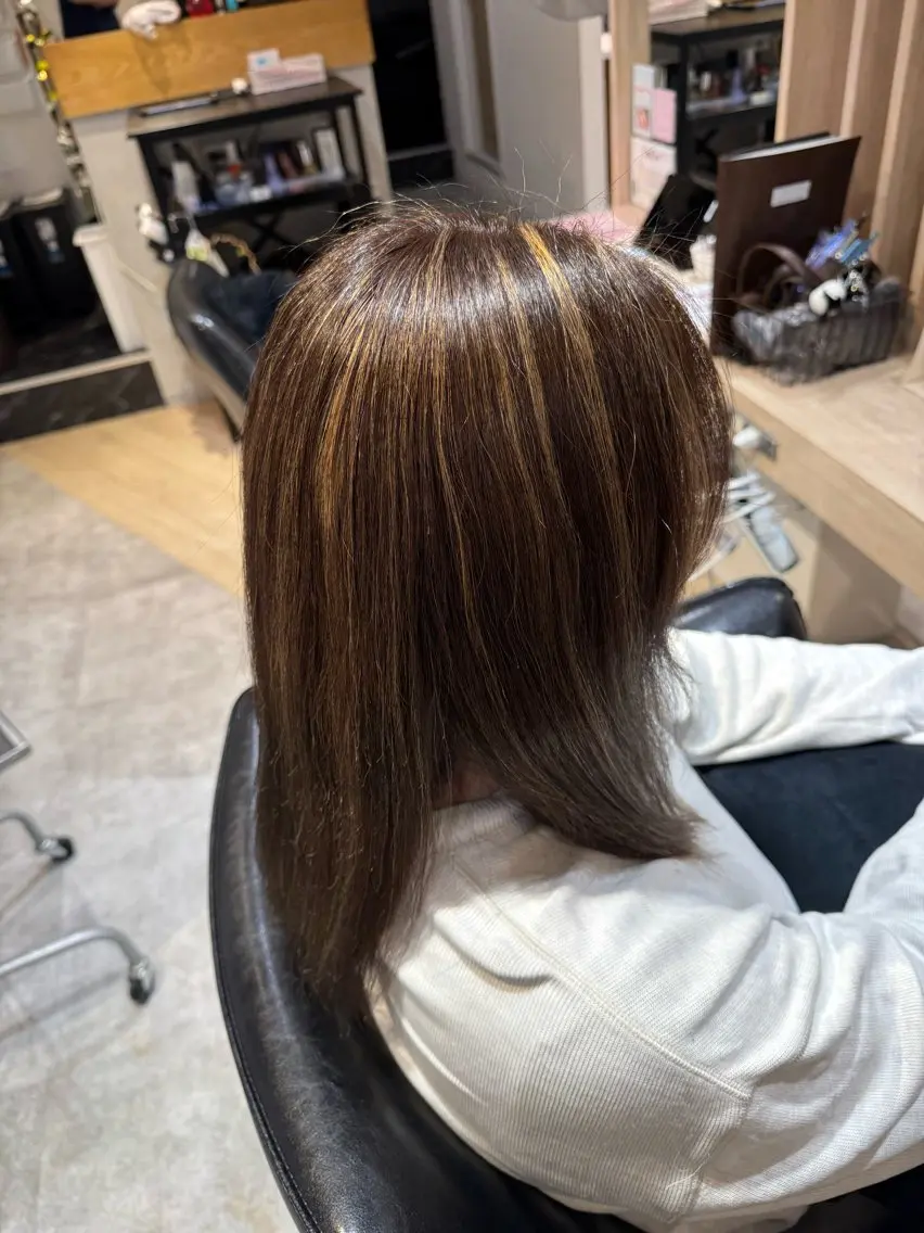 ミディアム ハイライト AiRU hair RIRIKOのヘアスタイル