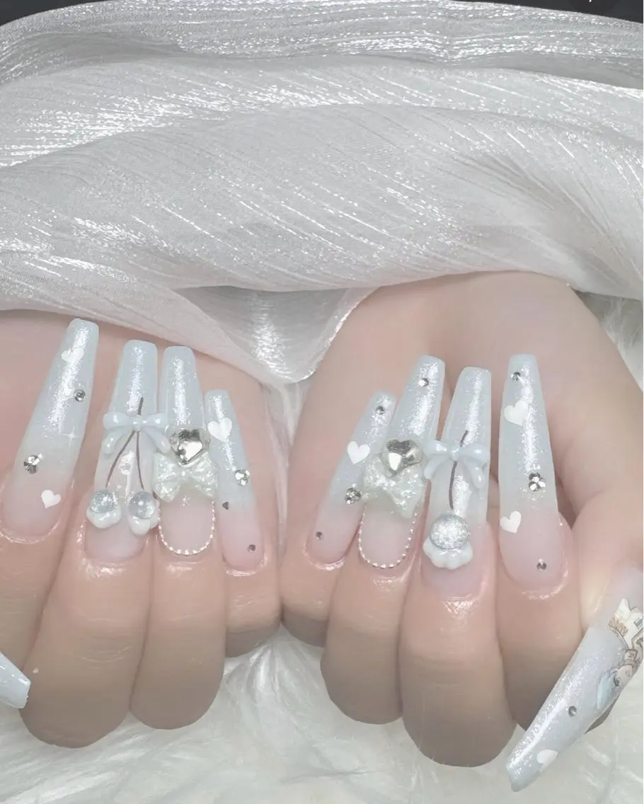ネイル アートネイル オーロラネイル ボルドー チークネイル フレンチネイル Sakura Nail Salonのネイルデザイン