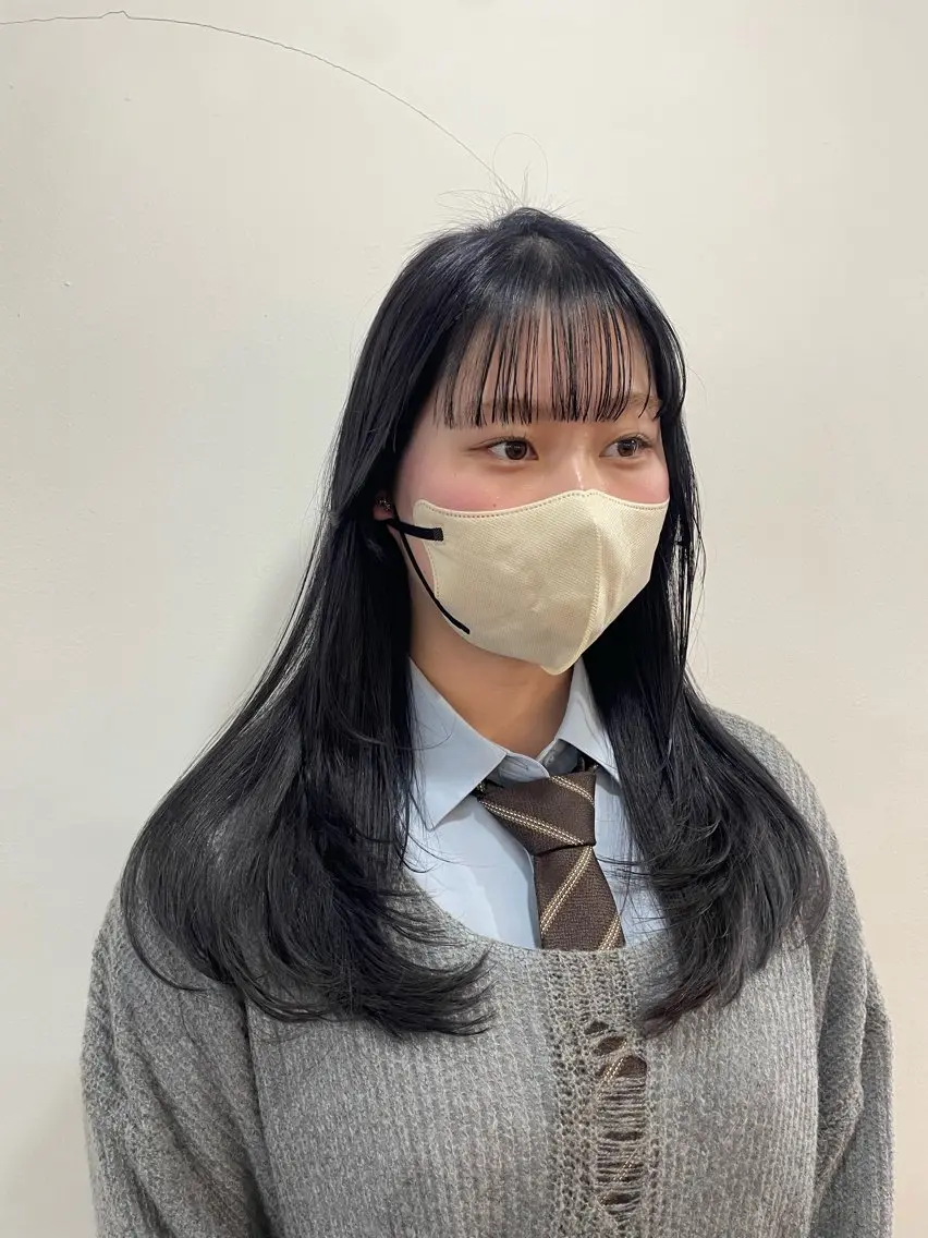 ロング カラー ブリーチ ブルーカラー ブラウンカラー ネイビーカラー ブリーチなしカラー カット ヘアカラー トリートメント mopa_kaede ナチュラル/レイヤーのヘアスタイル
