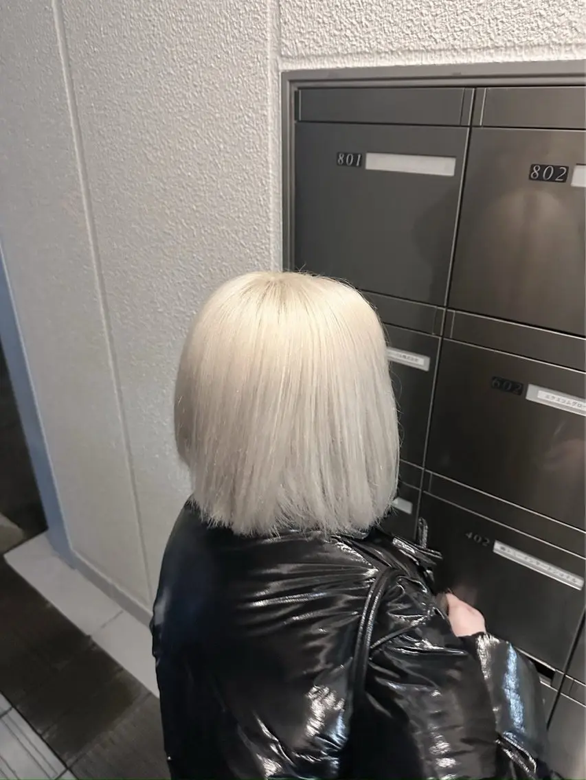 ミディアム ヘアカラー ブリーチカラー はりんのヘアスタイル