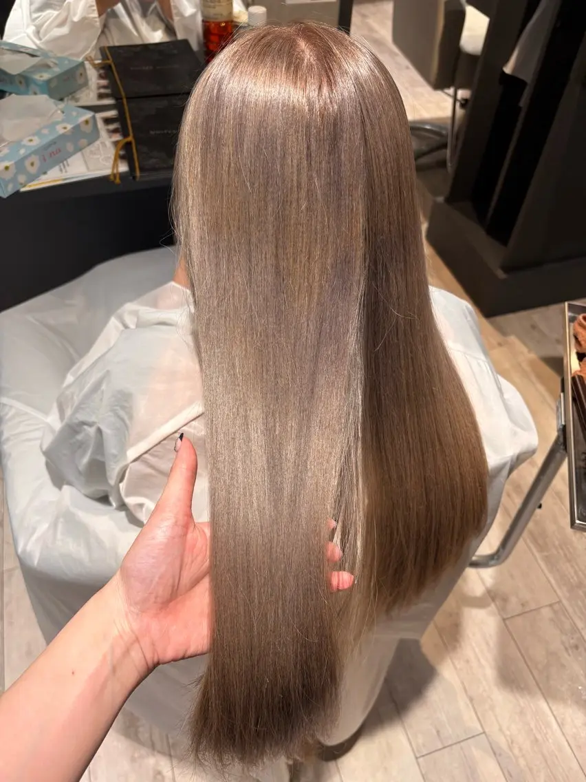 カラー ベージュカラー ブリーチ ミルクティーベージュ みやもと しんのヘアスタイル