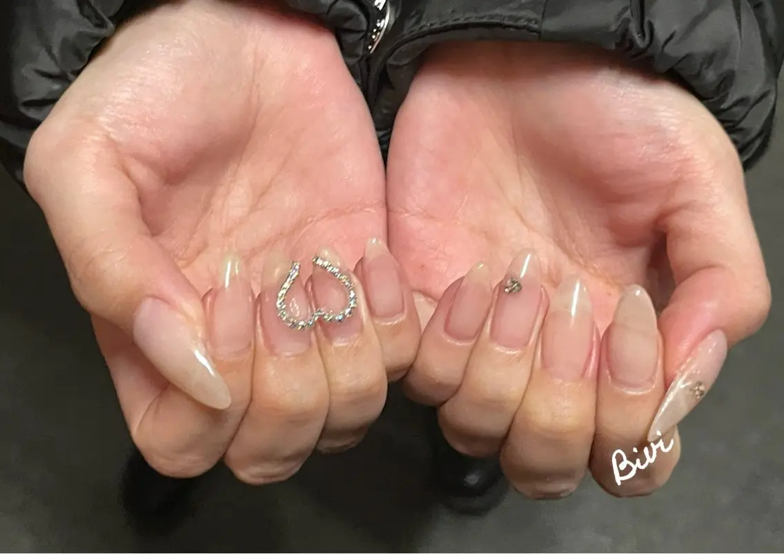 ネイル アートネイル フラッシュネイル ラメ(グリッター) シルバー スクエアネイル ♡Bivi♡自爪に 優しいネイルサロンのネイルデザイン