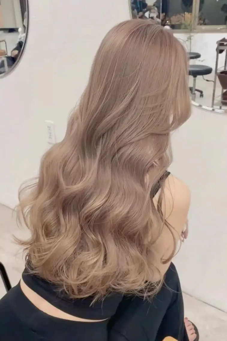 ロング カラー 💋ハイトーンデザイ ンヘア💋A'nyuのヘアスタイル