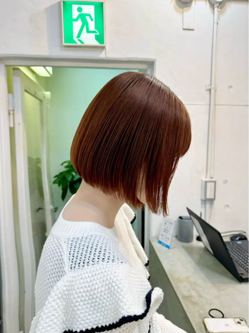 ミディアム カット ヘアカラー 顔まわりレイヤー 透明感カラー🩵🩵のヘアスタイル