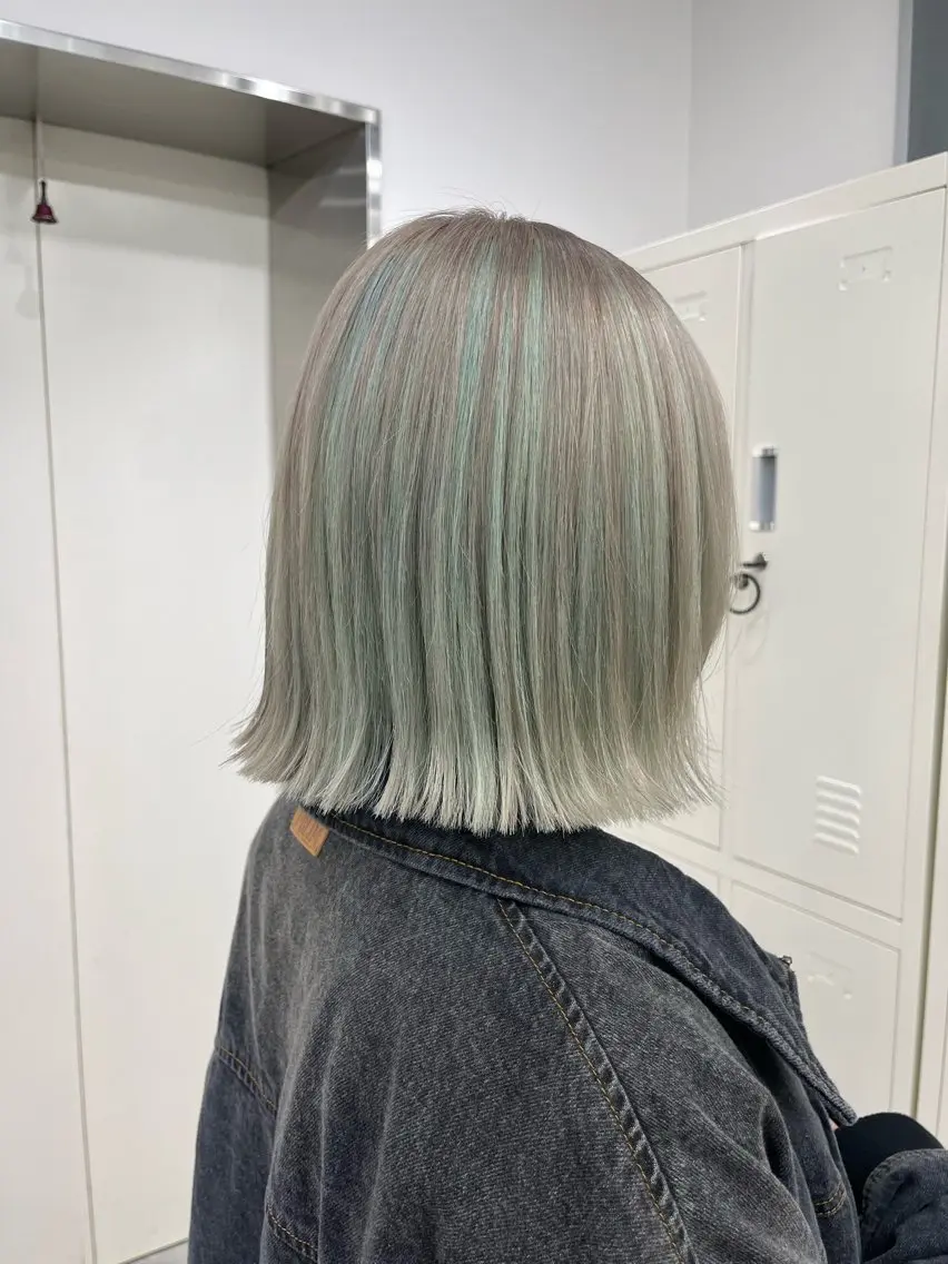 カラー ブリーチ グレージュ ミント ミントグリーン 中村 彩夏のヘアスタイル