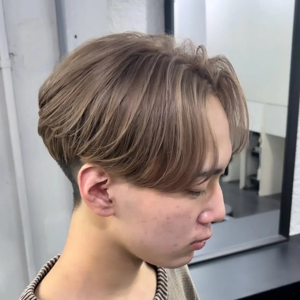 ショート カット ヘアカラー メンズハイトーン 佐藤智頼のヘアスタイル