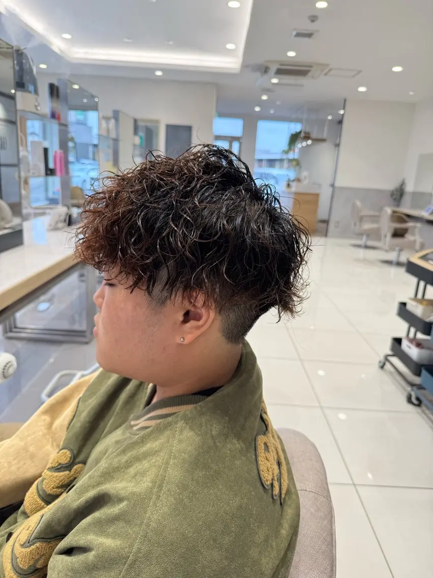ショート パーマ メンズ メンズパーマ ツイストスパイラルパーマ スパイラルパーマ 駒田 拳児のヘアスタイル