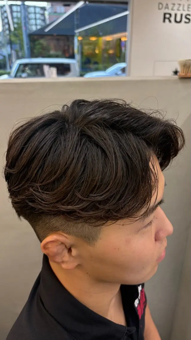 パーマ メンズ センターパート フェザーパーマ メンズパーマ 加藤 春輝のヘアスタイル