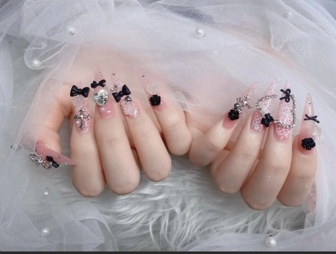 ネイル 韓国ネイル マグネットネイル 持ち込み ニュアンスネイル シンプルネイル ハンドネイル Huyn Nail Shinjyukuのネイルデザイン