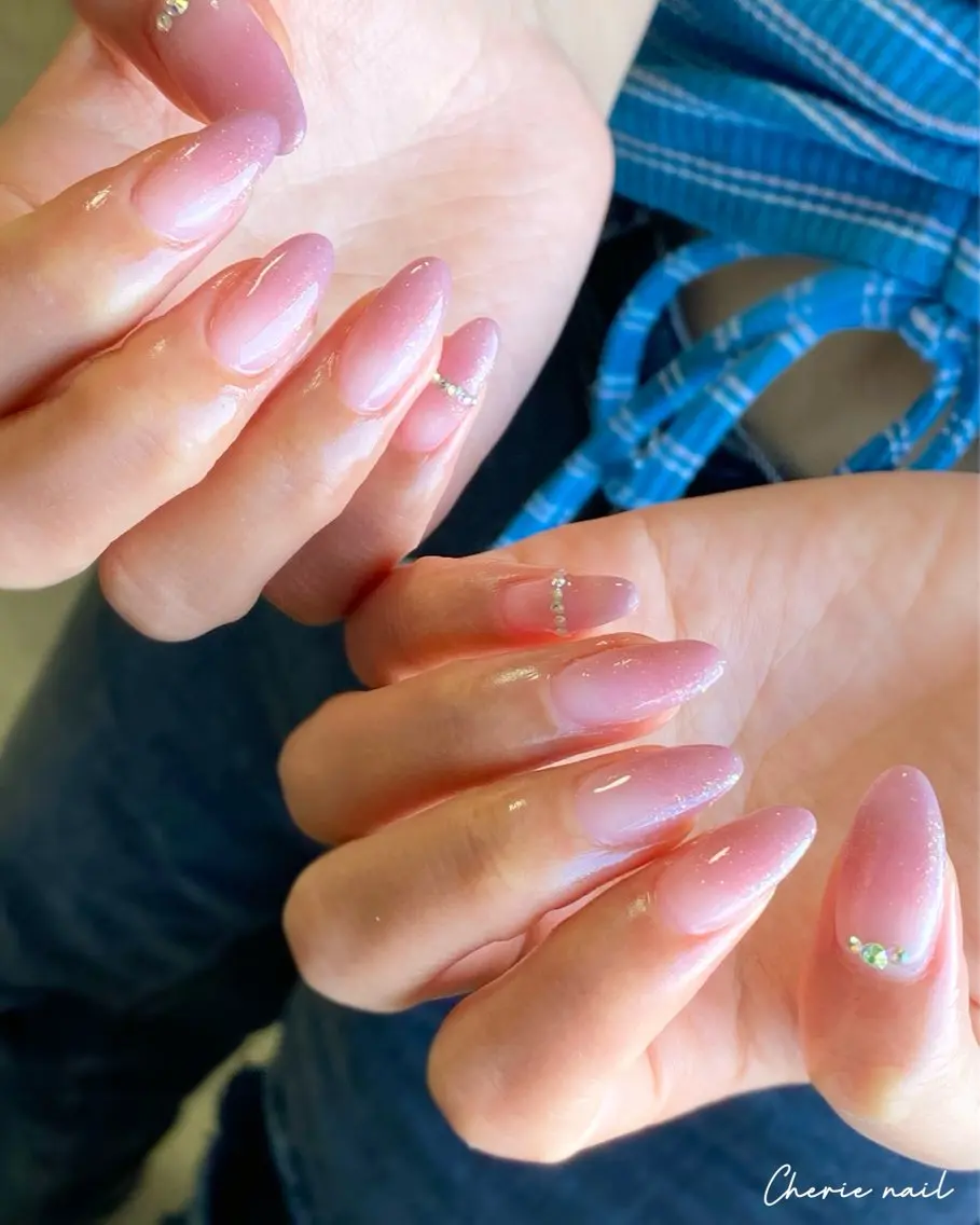 ネイル ジェルネイル グラデーション ラメ(グリッター) オフィスネイル ピンク Cherienail yunaのネイルデザイン