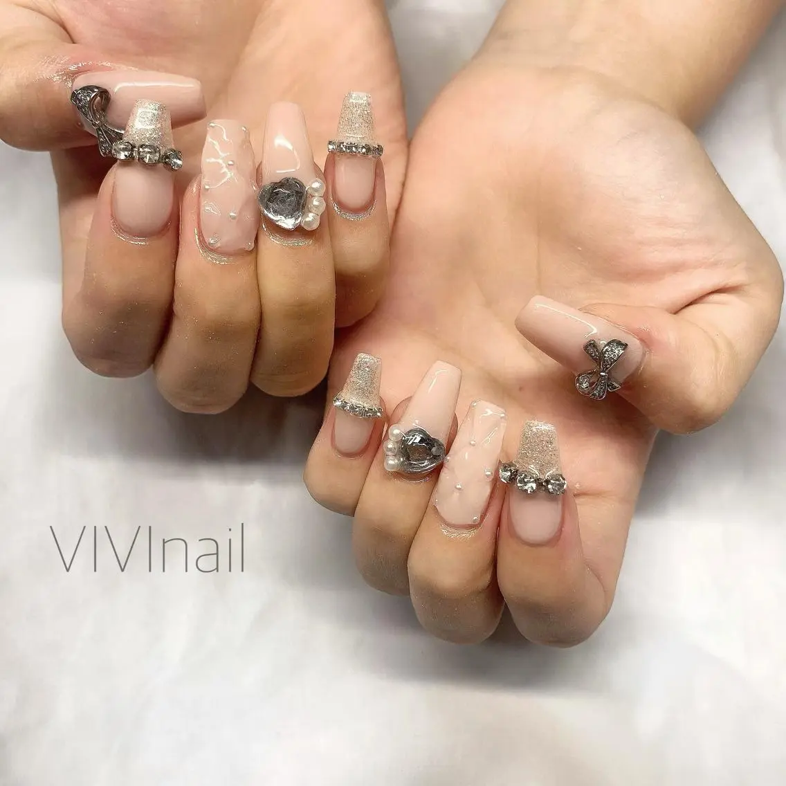 ネイル ピンク ピンクベージュ シルバー ハンドネイル vivi nailのネイルデザイン