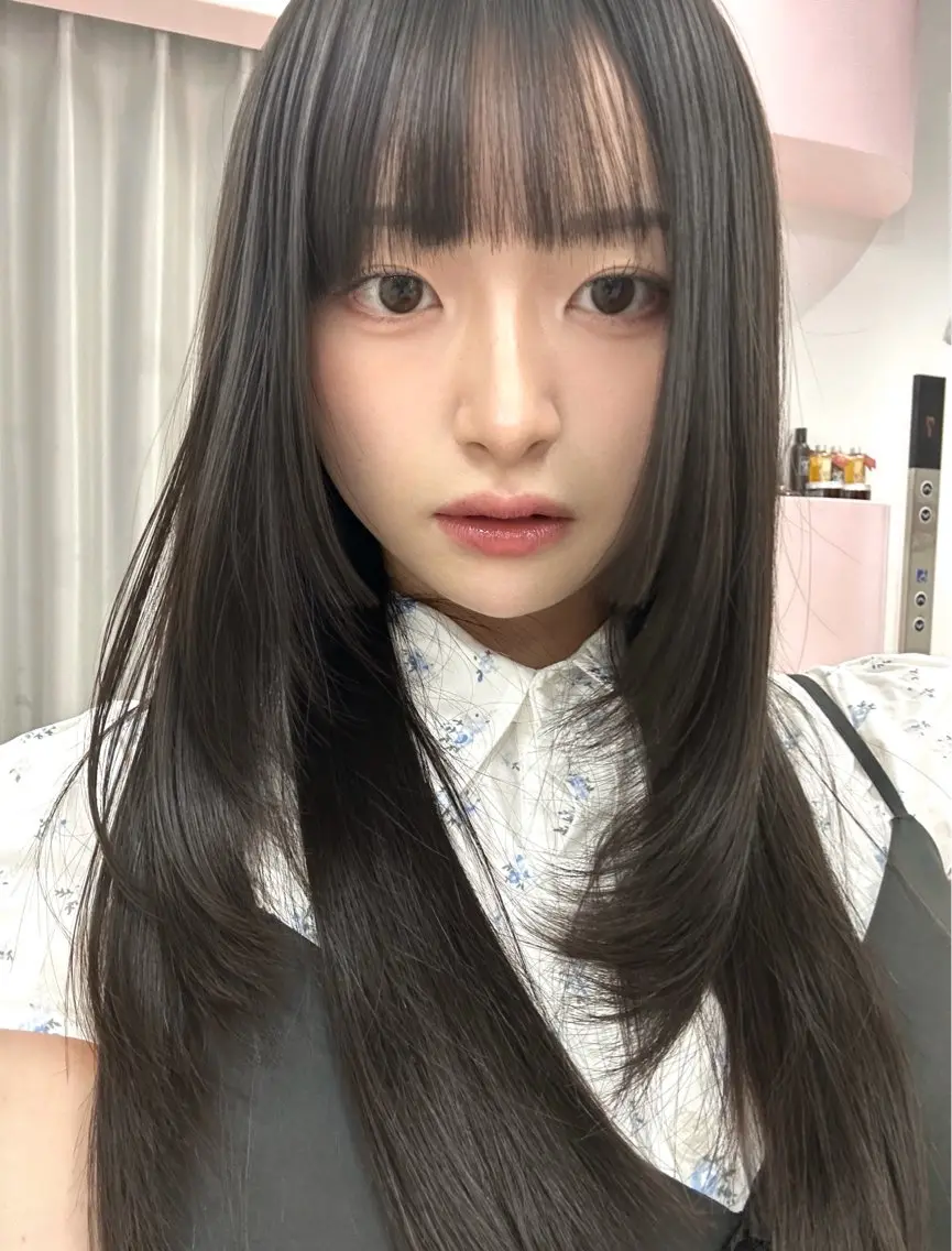 ロング カラー ロングレイヤー 顔まわりレイヤー 韓国風ヘア レイヤーカット ロング カット ヘアカラー 縮毛矯正 トリートメント 髪質改善/縮毛矯正/ ブリーチなしカラーのヘアスタイル