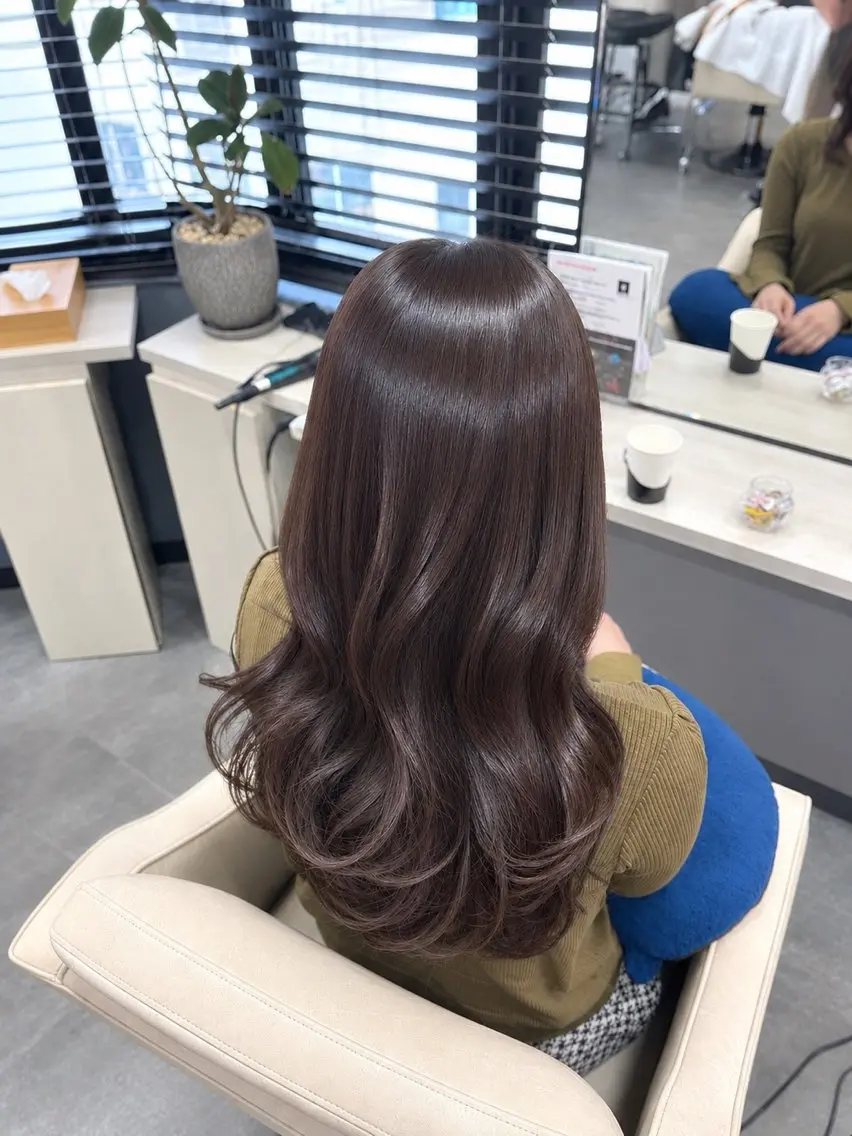 ロング ヘアカラー トリートメント 羽成 優衣菜のヘアスタイル