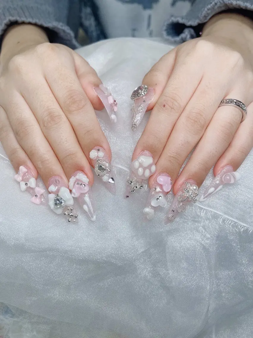 ネイル オーロラネイル フレンチネイル ジェルネイル ハロウィン キラキラネイル ハンドネイル H.baby Nail Salonのネイルデザイン