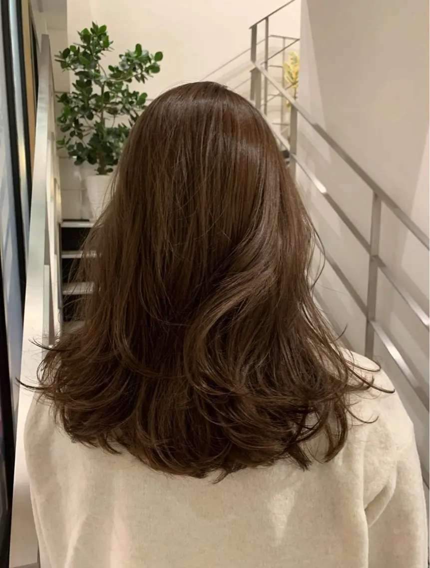 セミロング miu （ミユ）のヘアスタイル