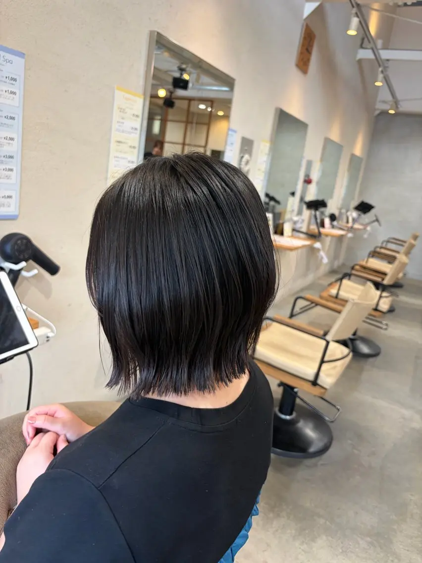 ミディアム ボブレイヤー ボブ くびれヘア レイヤーカット カット momoka オリーブ/ベージュのヘアスタイル