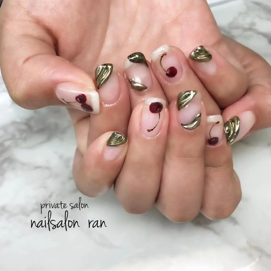 ネイル ゴールド 持ち込み nailsalon ranのネイルデザイン