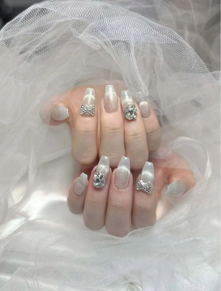 ネイル アートネイル チークネイル ジェルネイル ロングネイル マグネットネイル ハンドネイル Rin Nail 新大久保店のネイルデザイン