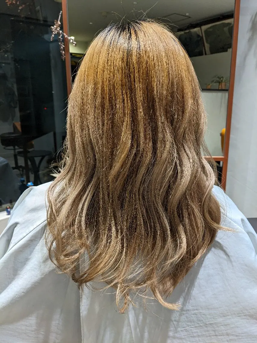 カラー ハイライトカラー over two  藤が丘のヘアスタイル