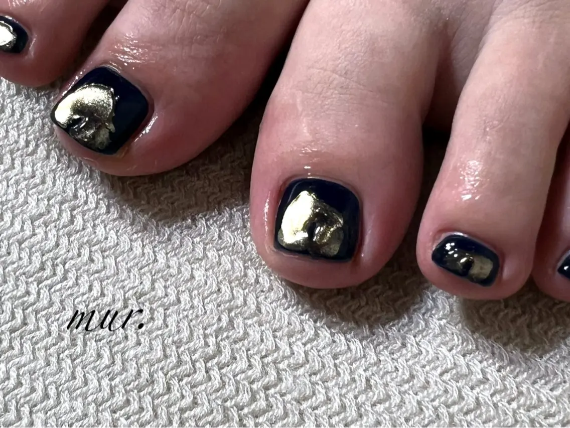 ネイル フットネイル ジェルネイル ミラーネイル ネイビー ニュアンスネイル nailsalon mur.のネイルデザイン