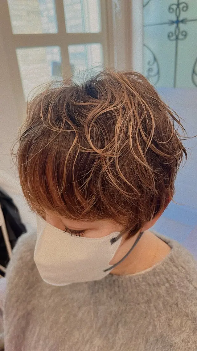ショート パーマ ハンサムショート ハイライト ショートヘア La.fleur ラ.フルールのヘアスタイル