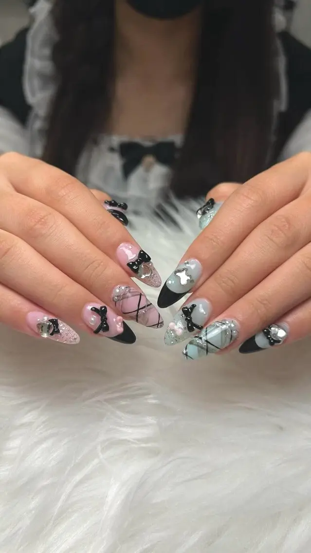 ネイル ジェルネイル キラキラネイル 韓国ネイル 持ち込み ニュアンスネイル RUNA Nemnailのネイルデザイン