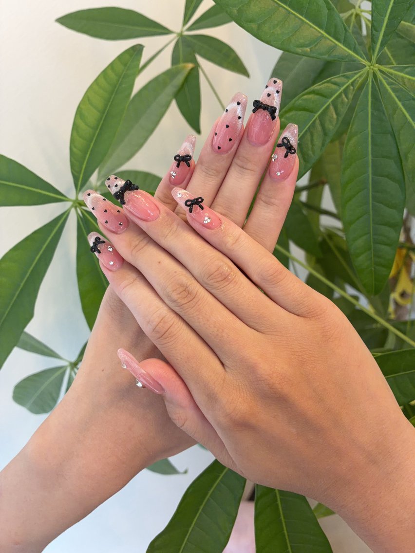 ネイル アートネイル オーロラネイル チークネイル フラワーネイル フレンチネイル ハンドネイル Lienbeauty RiRiのマツエク・マツパデザイン