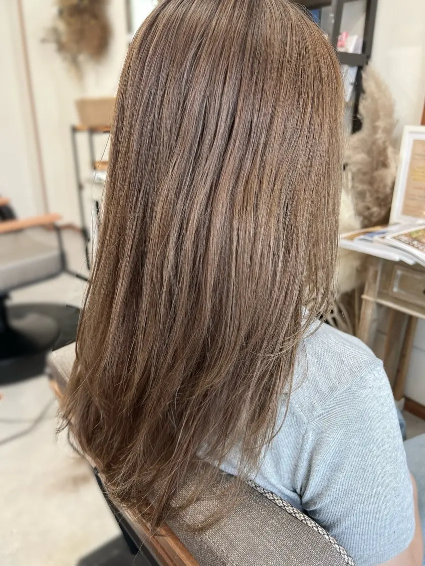ロング カラー グレージュ ミルクティーグレージュ hair works raptureのヘアスタイル