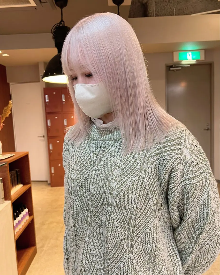セミロング カット ヘアカラー ミルクティーベージュ outaのヘアスタイル