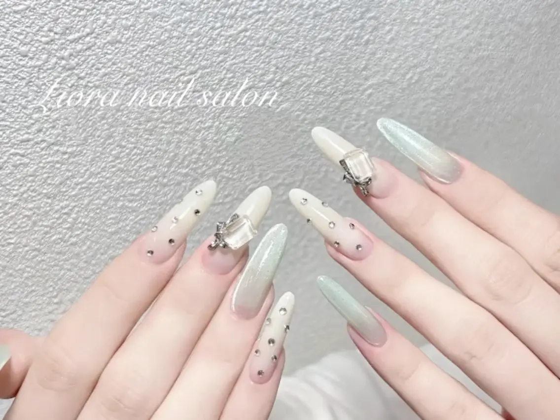 ネイル フレンチネイル ジェルネイル ガーリー グラデーション キラキラネイル ハンドネイル Liora nailのネイルデザイン