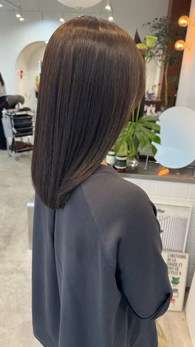 ミディアム カラー ベージュカラー 透明感カラー オリーブベージュ カット ヘアカラー 茅根 葵のヘアスタイル