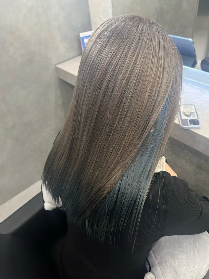 ロング カラー ベージュカラー ブリーチ ブルーカラー シルバー カットモデル無料✨ 募集中✂️みなみ♥️のヘアスタイル