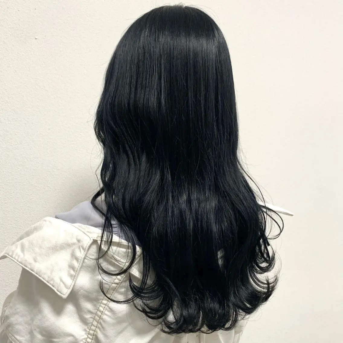 ロング カラー 黒髪 ブリーチ ブルーカラー ブルーブラック 韓国風ヘア 村田 来倖のヘアスタイル