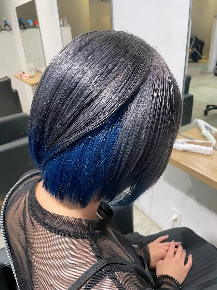 セミロング カラー ヘアカラー トリートメント インナーカラー 推し ブリーチ 髪質改善のヘアスタイル