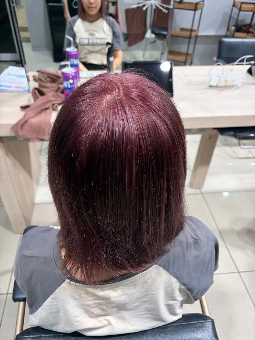 ミディアム カラー 西野 緋音のヘアスタイル