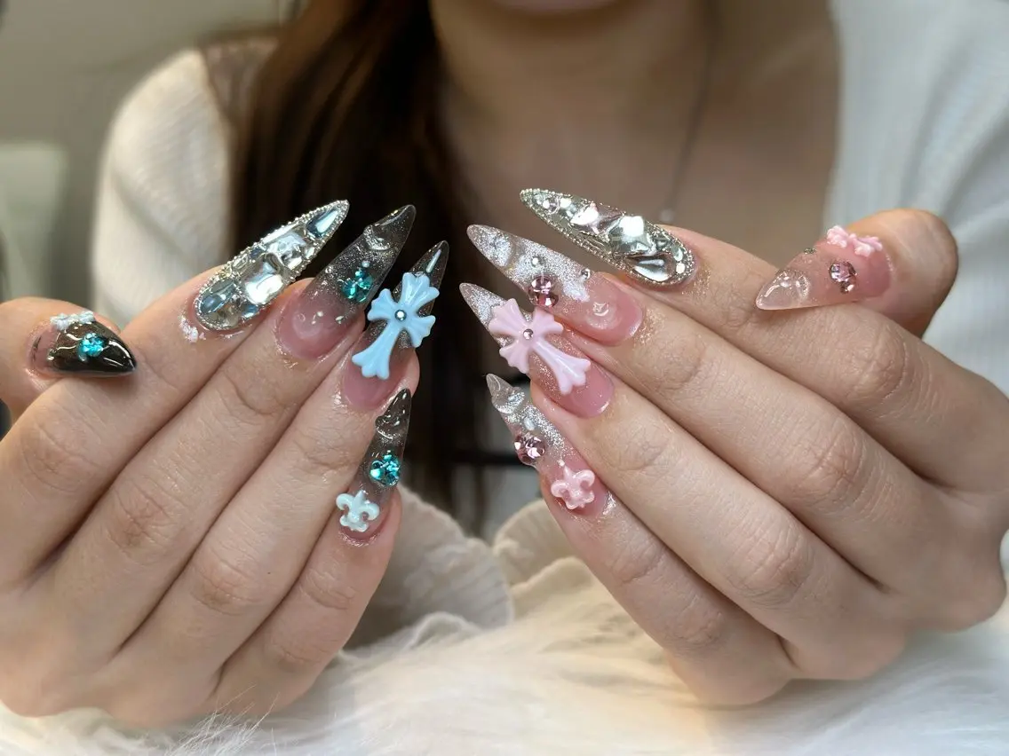 ネイル チークネイル ドット フレンチネイル グラデーション 韓国ネイル ハンドネイル Lisa Nail Salonのネイルデザイン