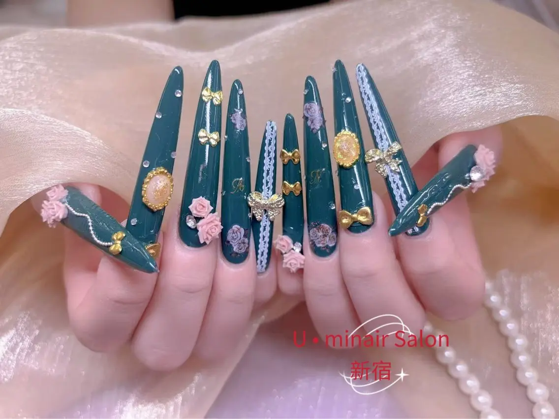 ネイル UMI ネイルサロン新宿🎀のネイルデザイン